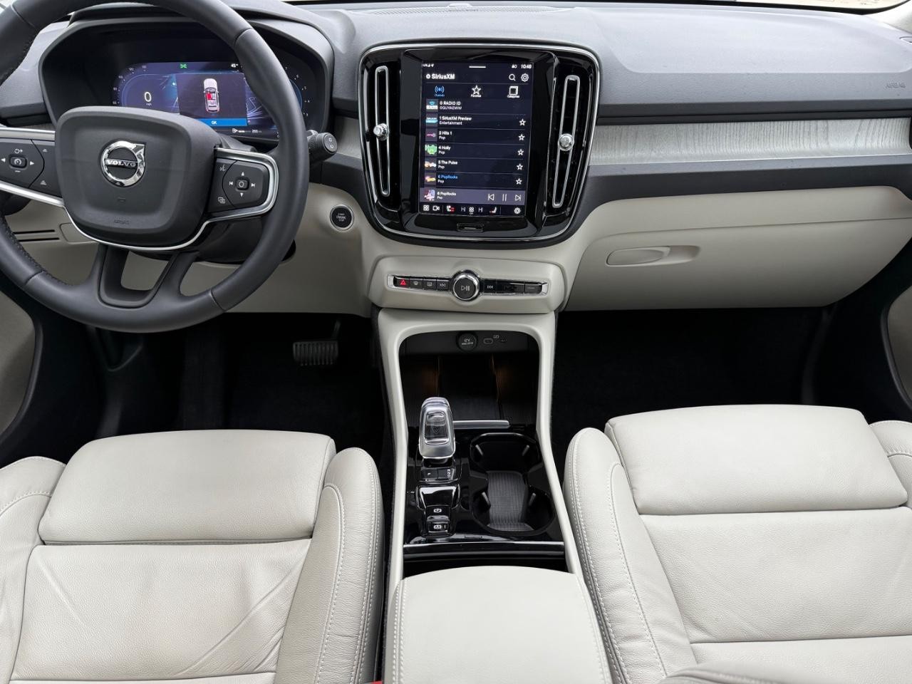 Volvo XC40 Vehicle Image 10