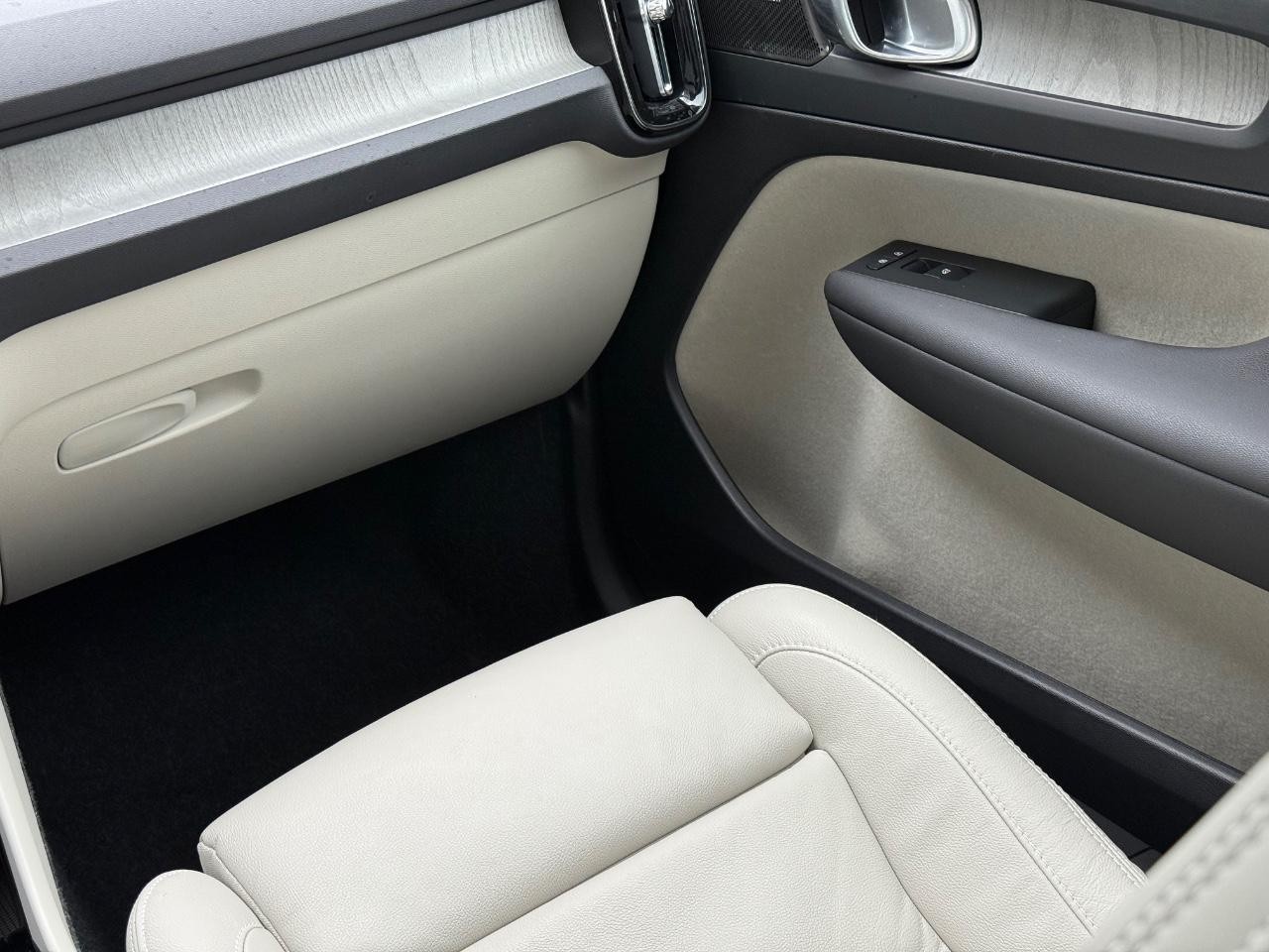 Volvo XC40 Vehicle Image 14