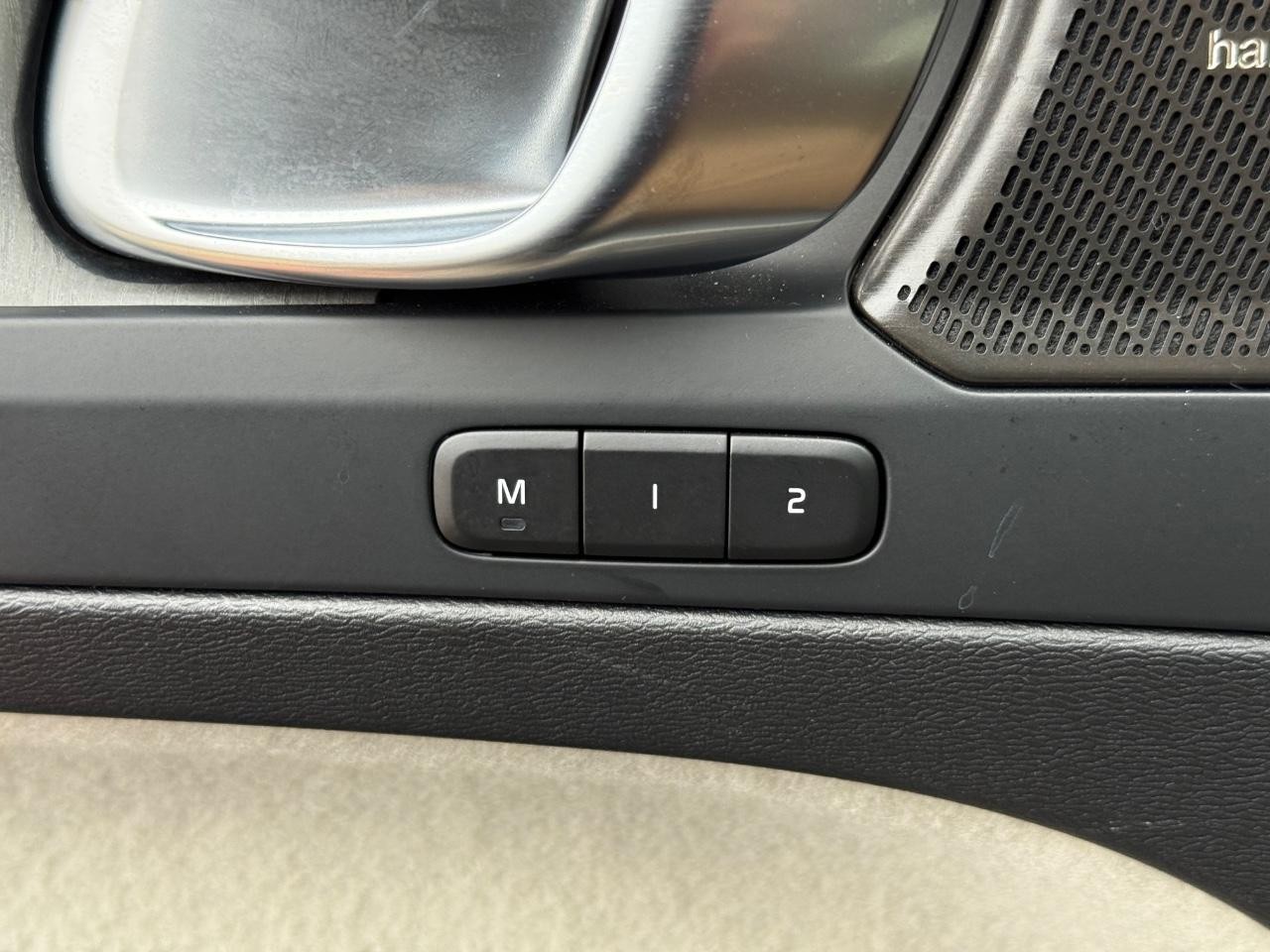 Volvo XC40 Vehicle Image 15