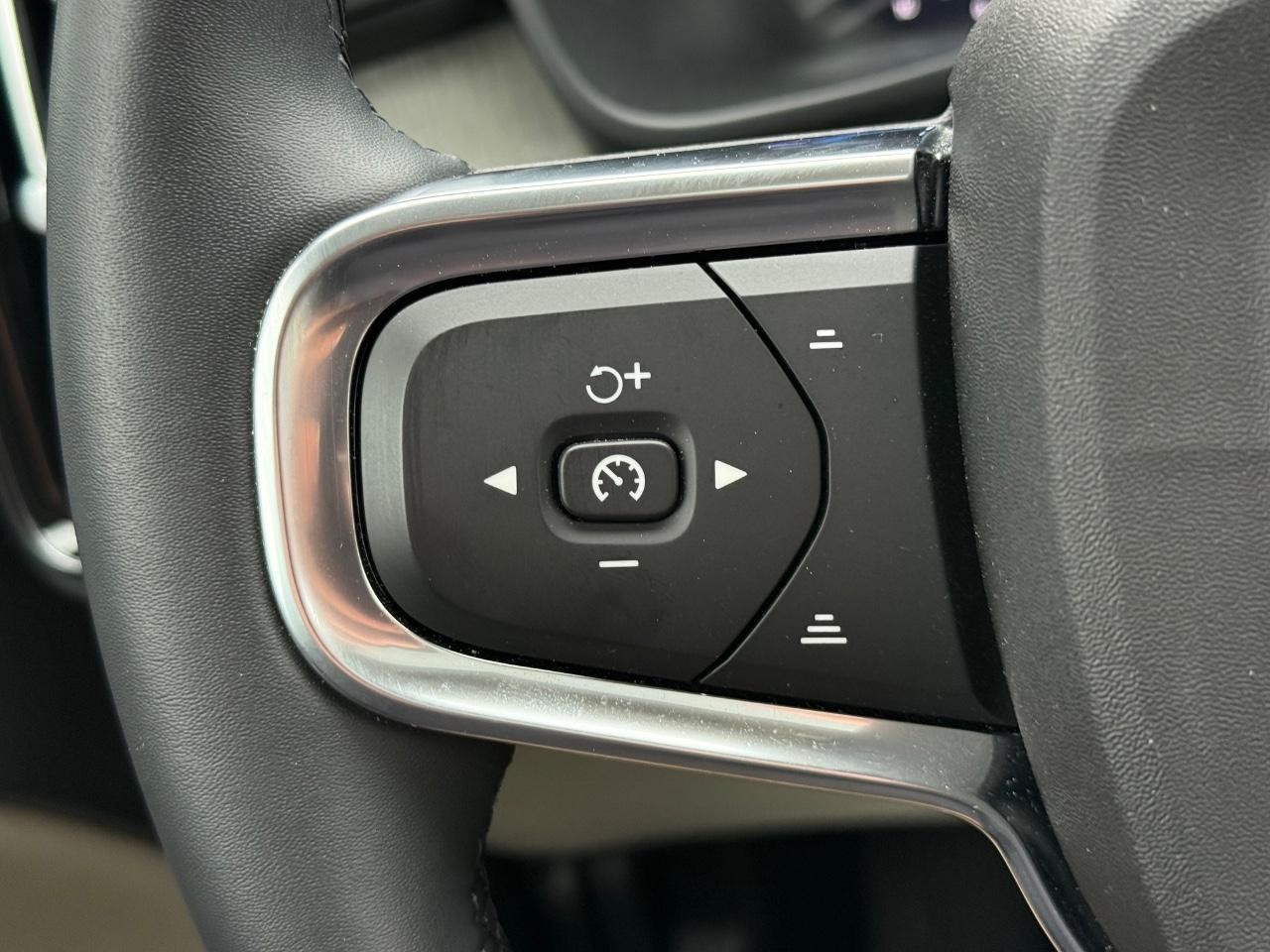 Volvo XC40 Vehicle Image 16