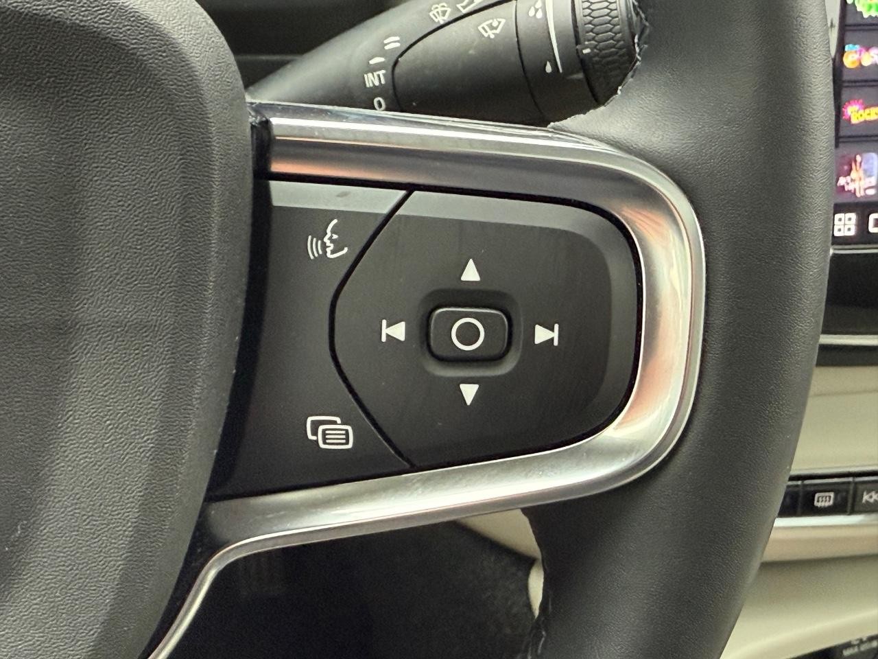 Volvo XC40 Vehicle Image 17