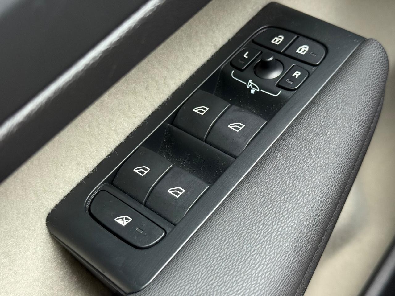 Volvo XC40 Vehicle Image 21