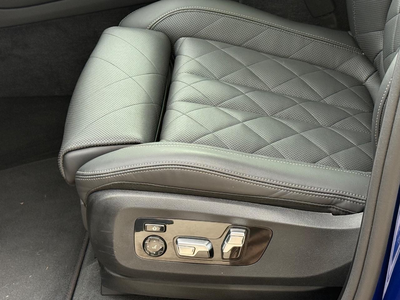 BMW X5 Vehicle Image 23