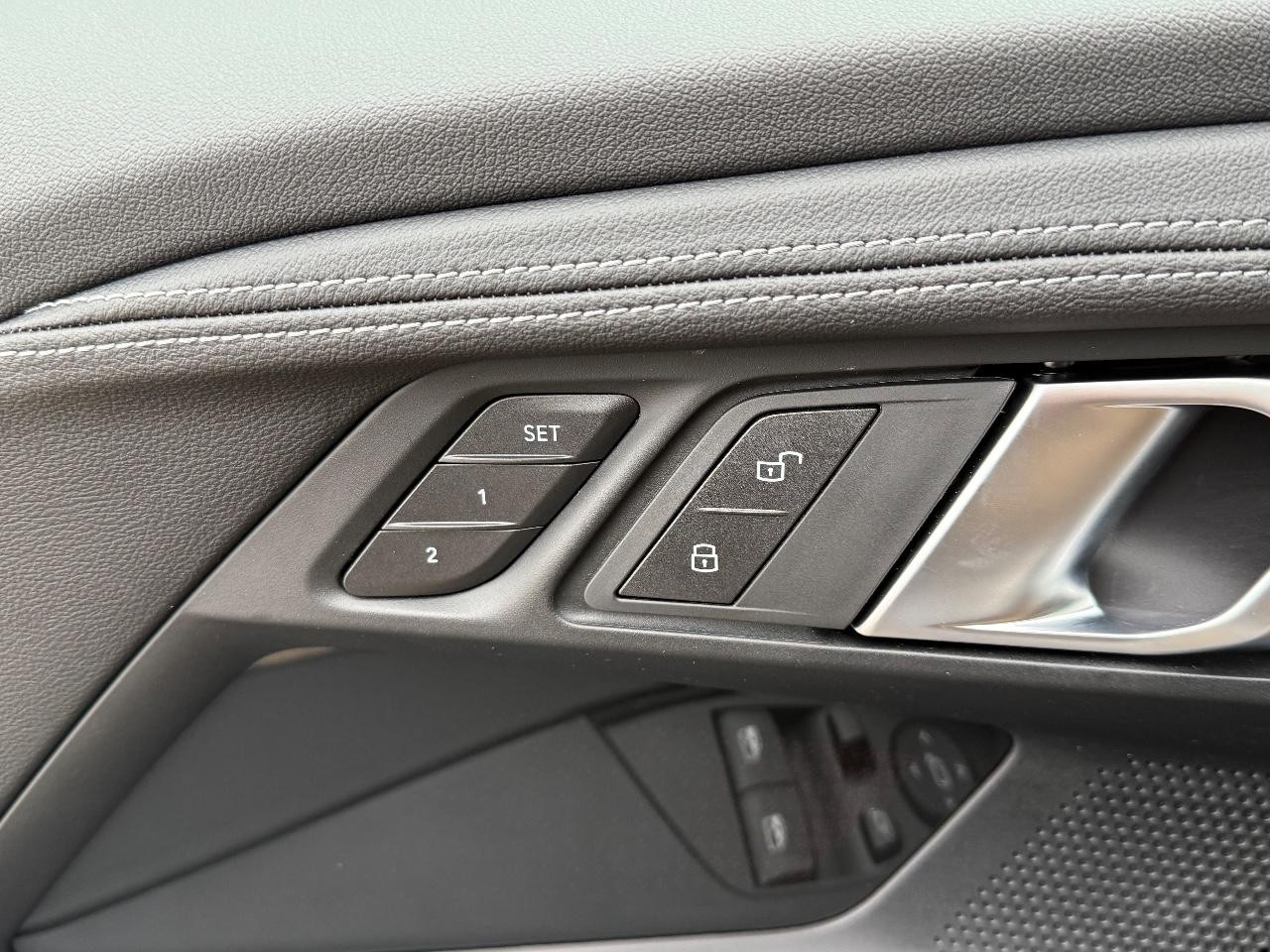 BMW 2 Series Vehicle Image 11