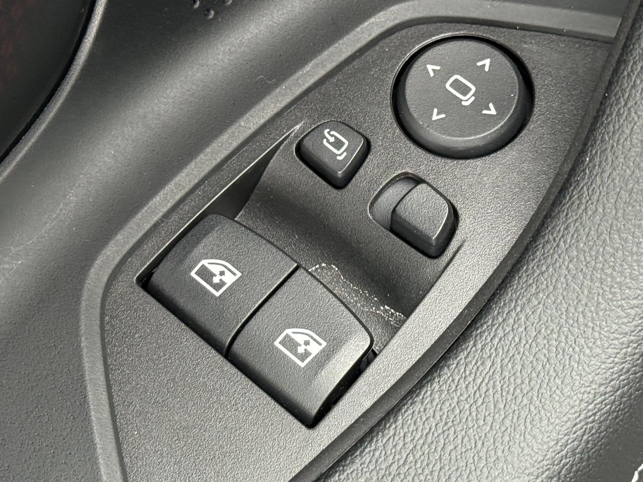 BMW 2 Series Vehicle Image 16