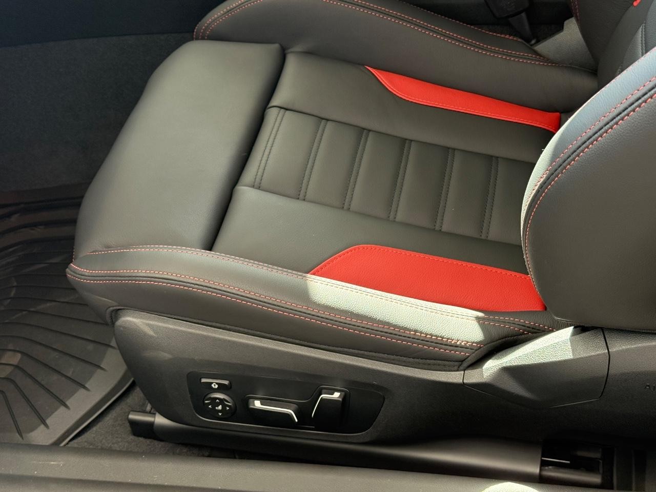 BMW M2 Vehicle Image 16