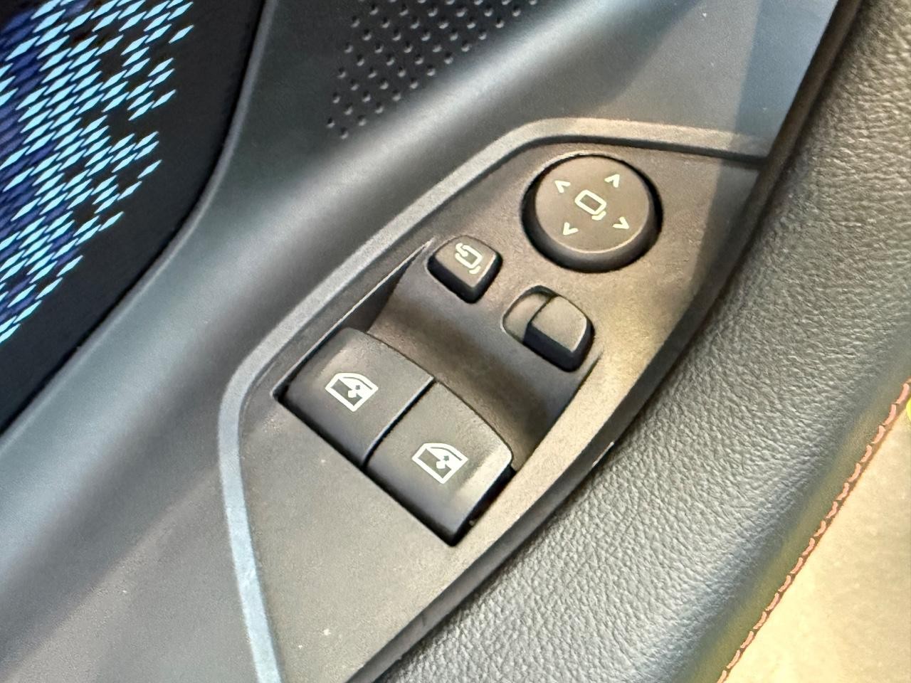 BMW M2 Vehicle Image 16