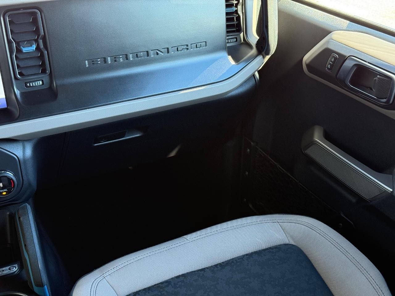 Ford Bronco Vehicle Image 15