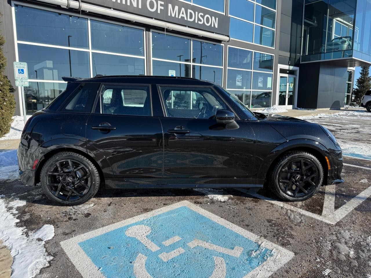 MINI Hardtop 4 Door Vehicle Image 02