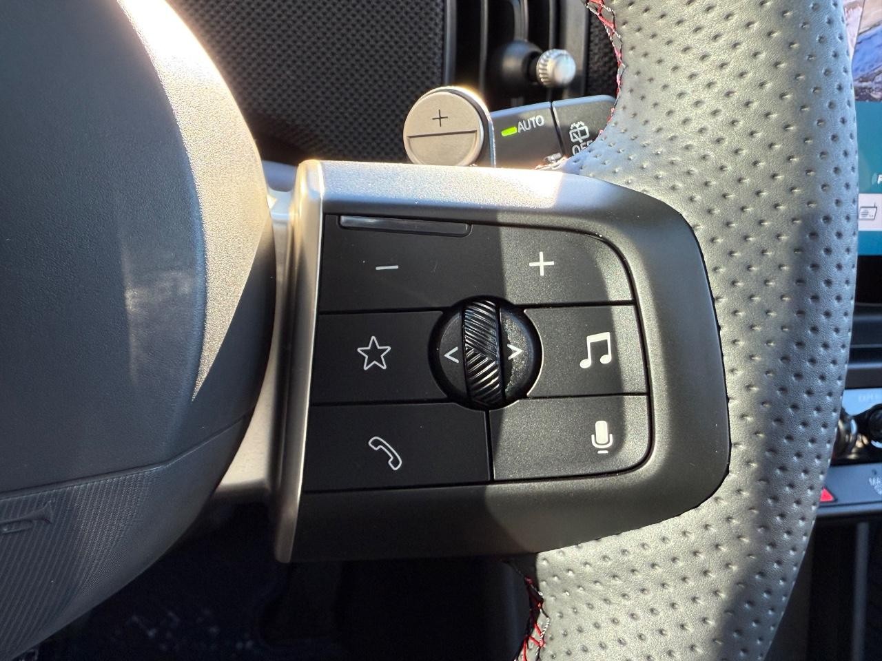 MINI Hardtop 4 Door Vehicle Image 12