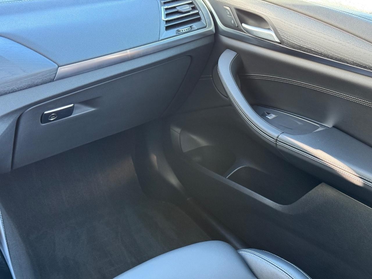 BMW X4 Vehicle Image 13