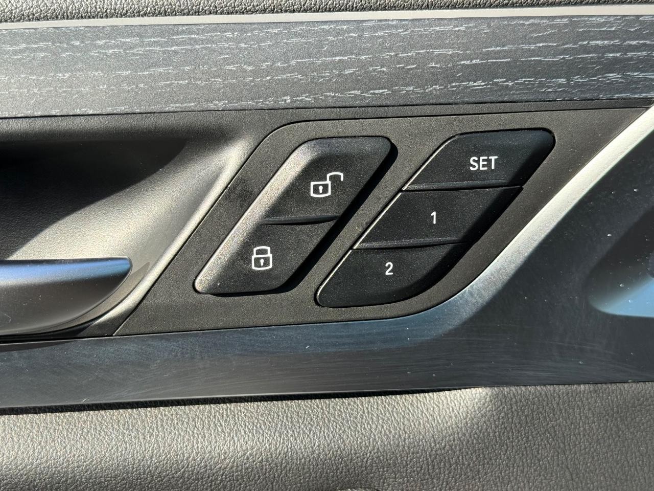 BMW X4 Vehicle Image 14