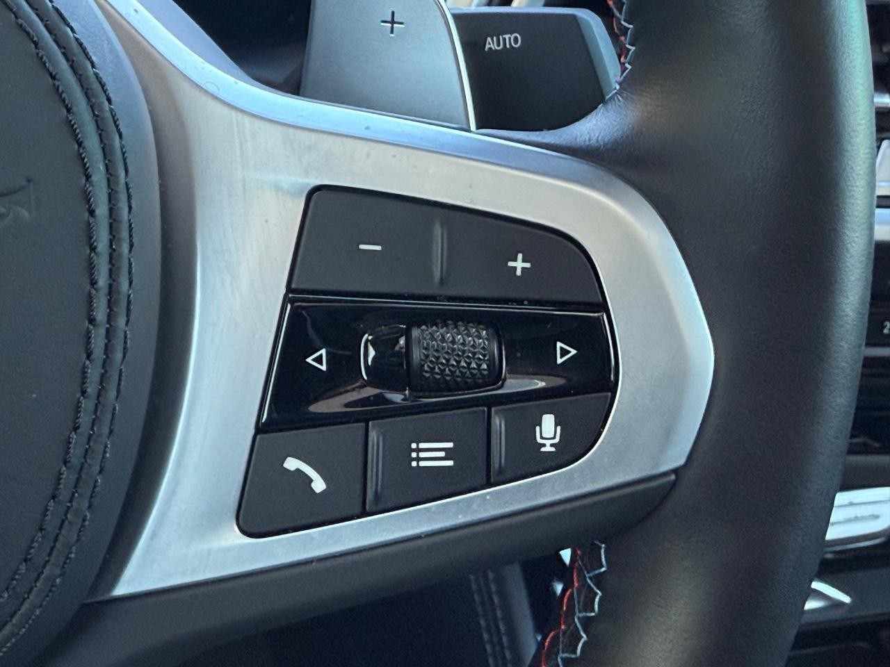 BMW X4 Vehicle Image 16