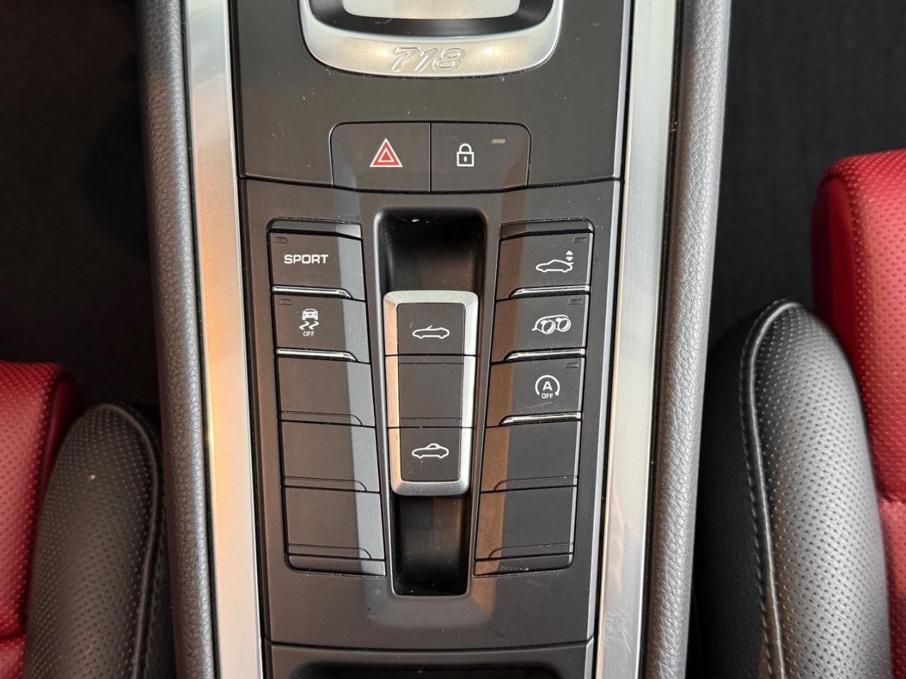 Porsche 718 Boxster Vehicle Image 11