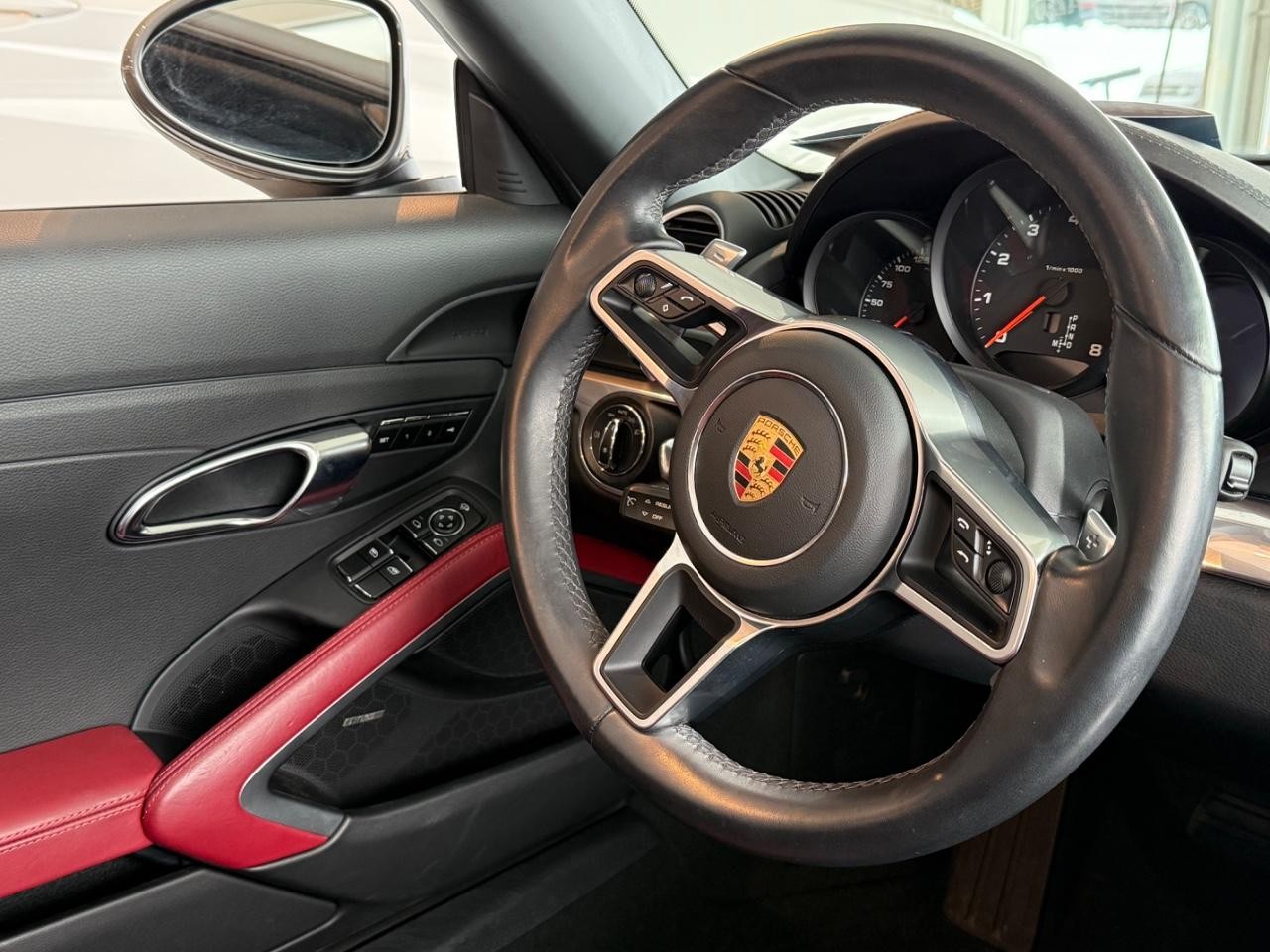 Porsche 718 Boxster Vehicle Image 12