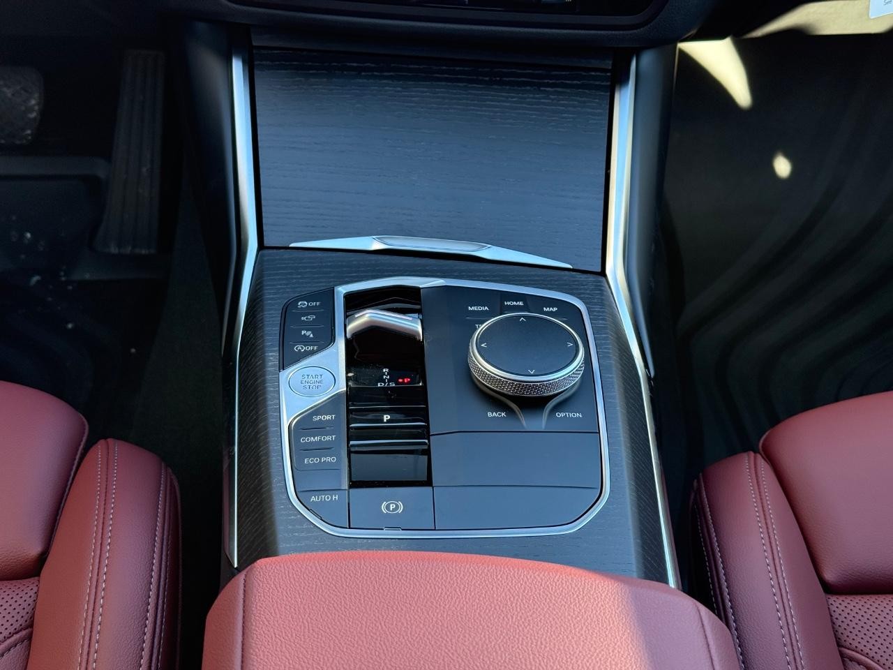 BMW 3 Series Vehicle Image 08