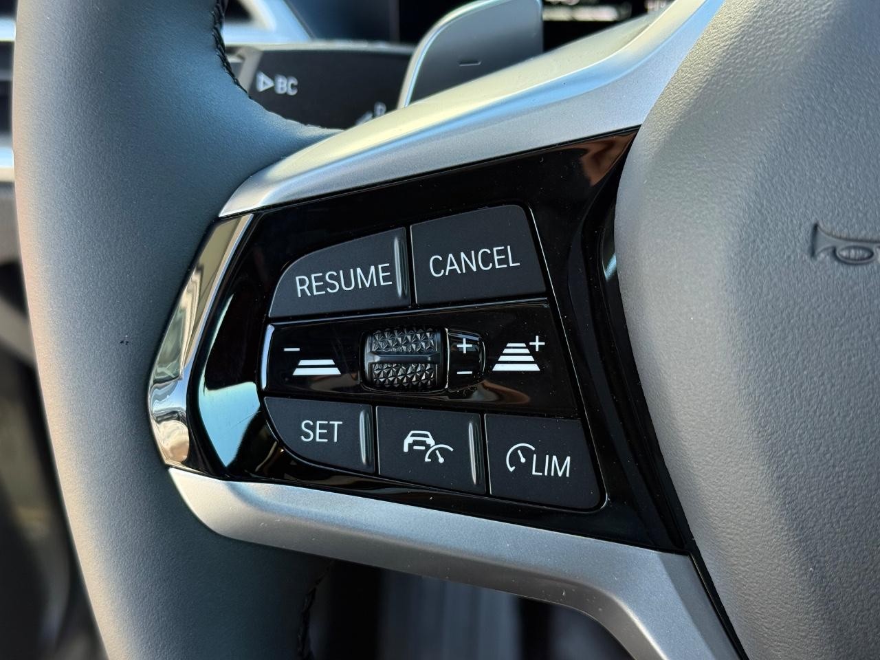 BMW 3 Series Vehicle Image 12