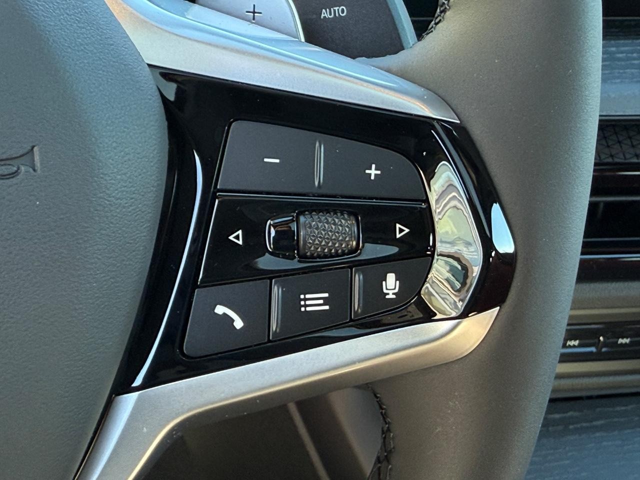 BMW 3 Series Vehicle Image 13