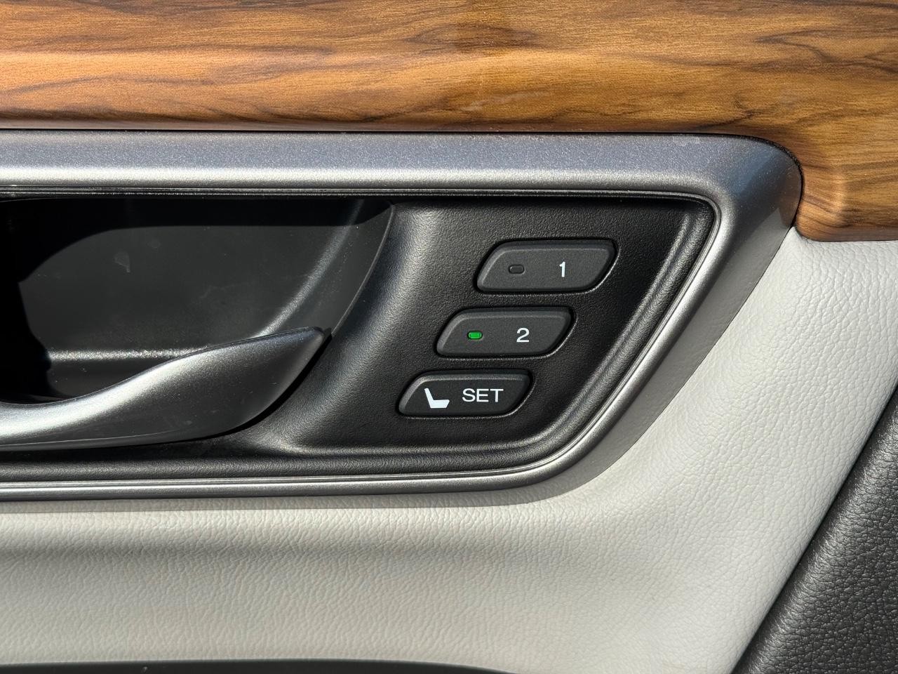 Honda CR-V Hybrid Vehicle Image 15