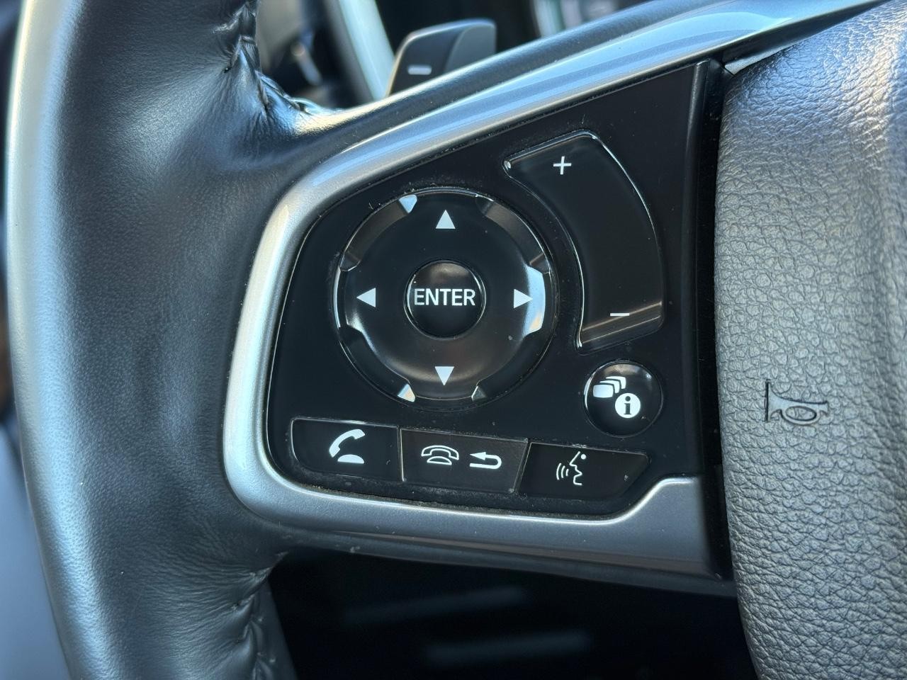 Honda CR-V Hybrid Vehicle Image 16