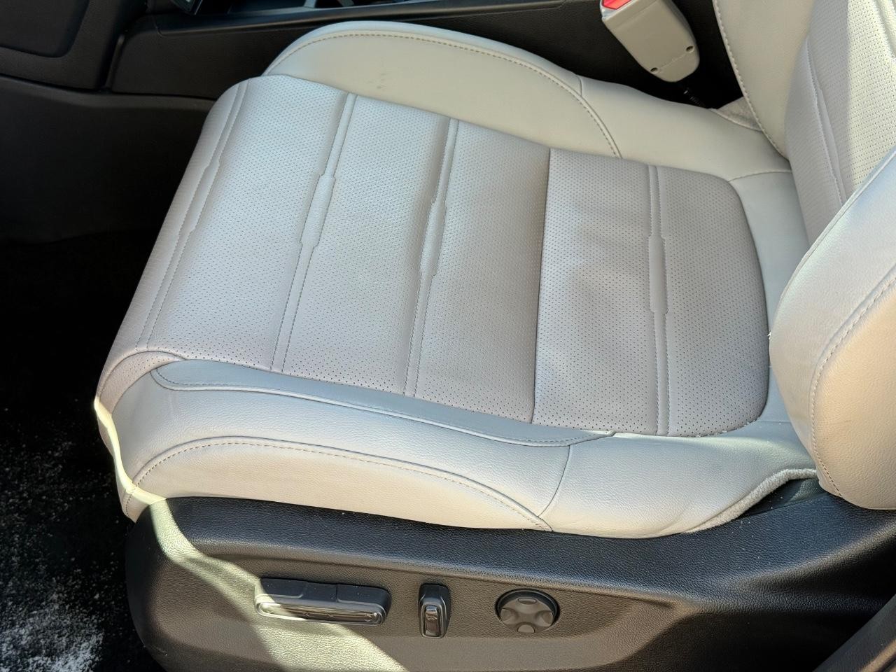 Honda CR-V Hybrid Vehicle Image 22