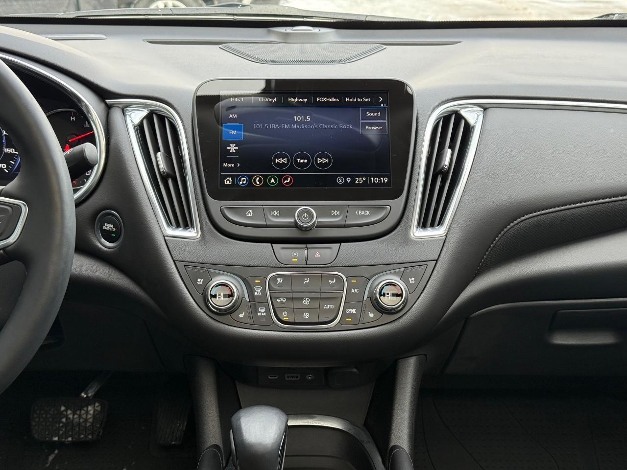 Chevrolet Malibu Vehicle Image 12