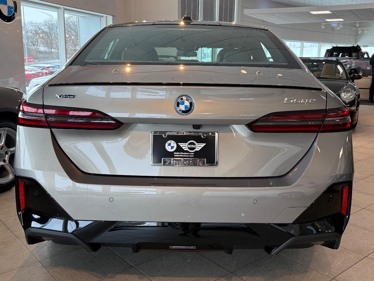 BMW 5 Series Vehicle Image 04