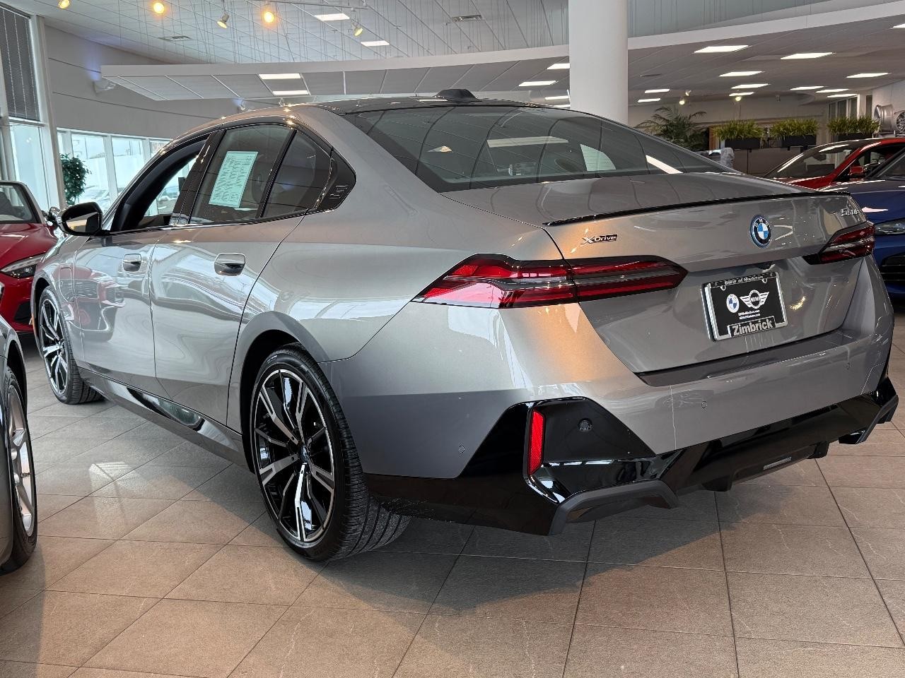 BMW 5 Series Vehicle Image 06