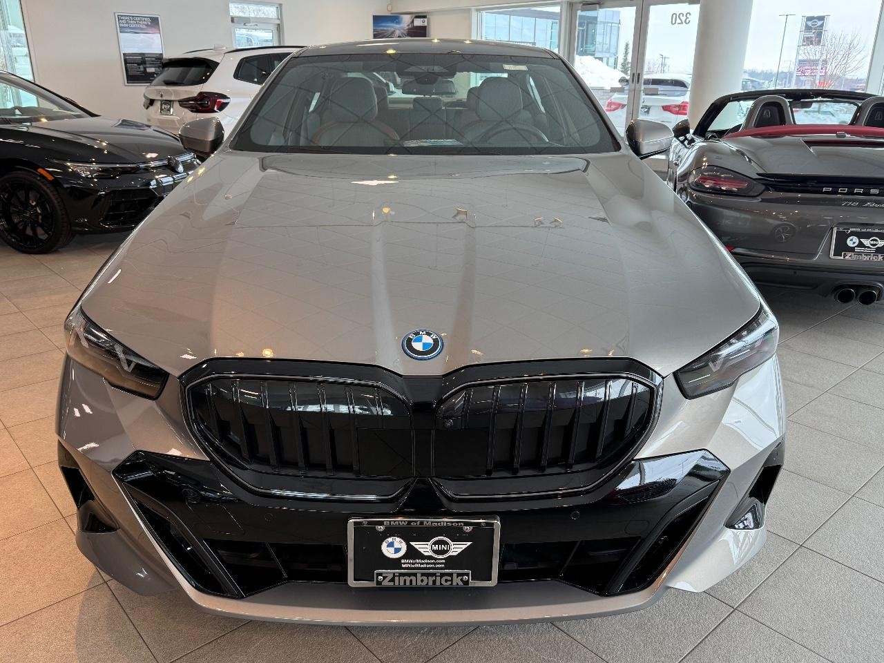 BMW 5 Series Vehicle Image 09