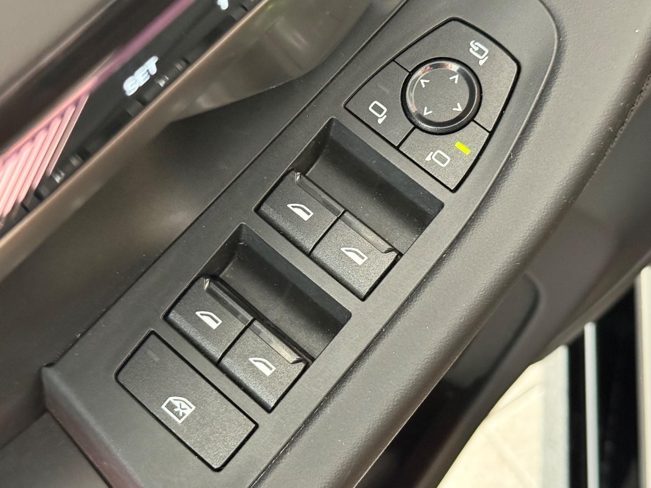 BMW 5 Series Vehicle Image 23