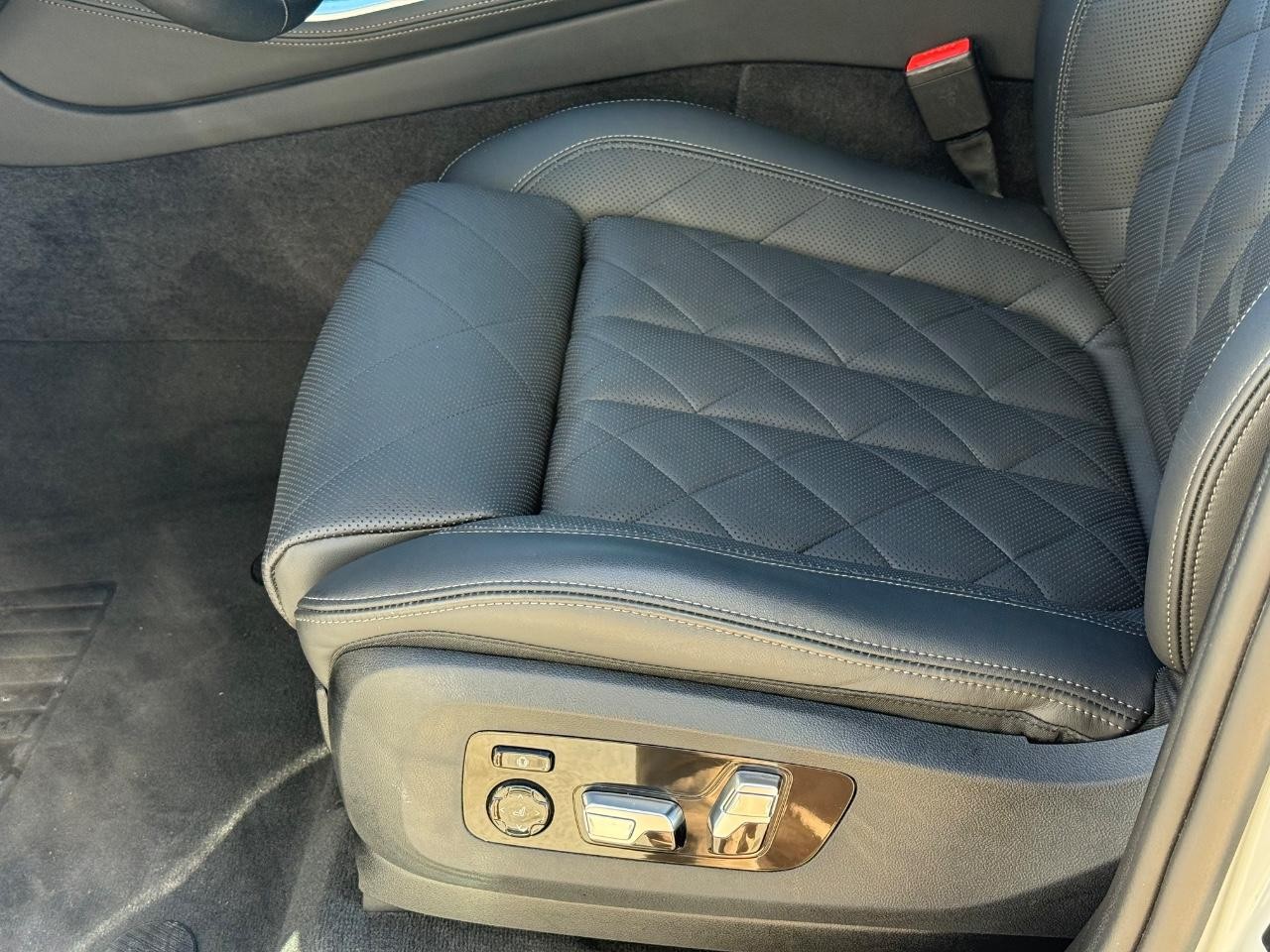 BMW X5 Vehicle Image 21