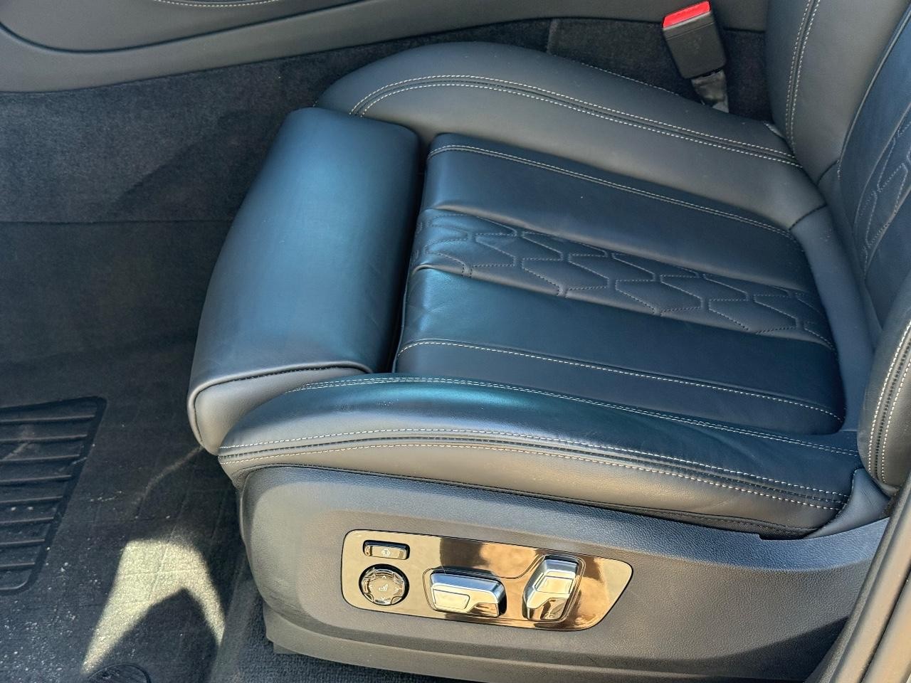 BMW X5 Vehicle Image 22