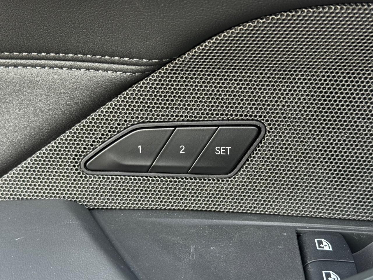 BMW M4 Vehicle Image 11