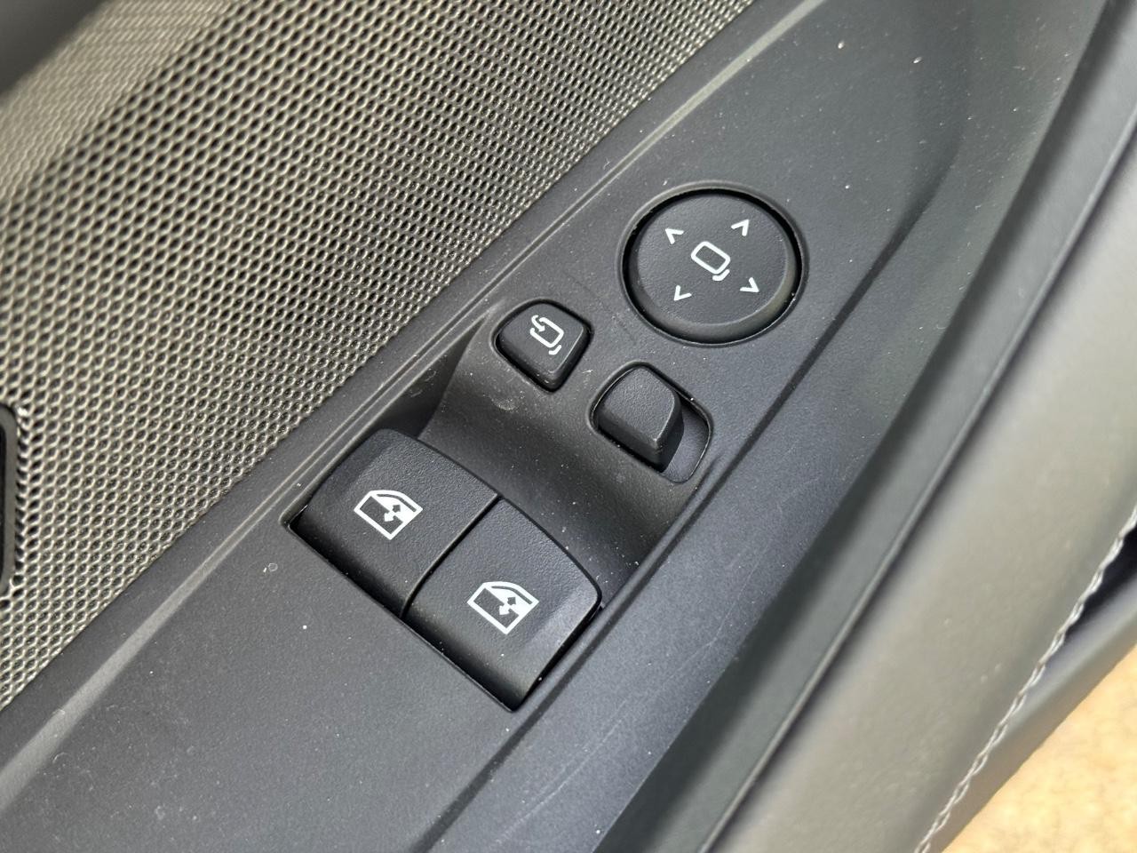 BMW M4 Vehicle Image 16