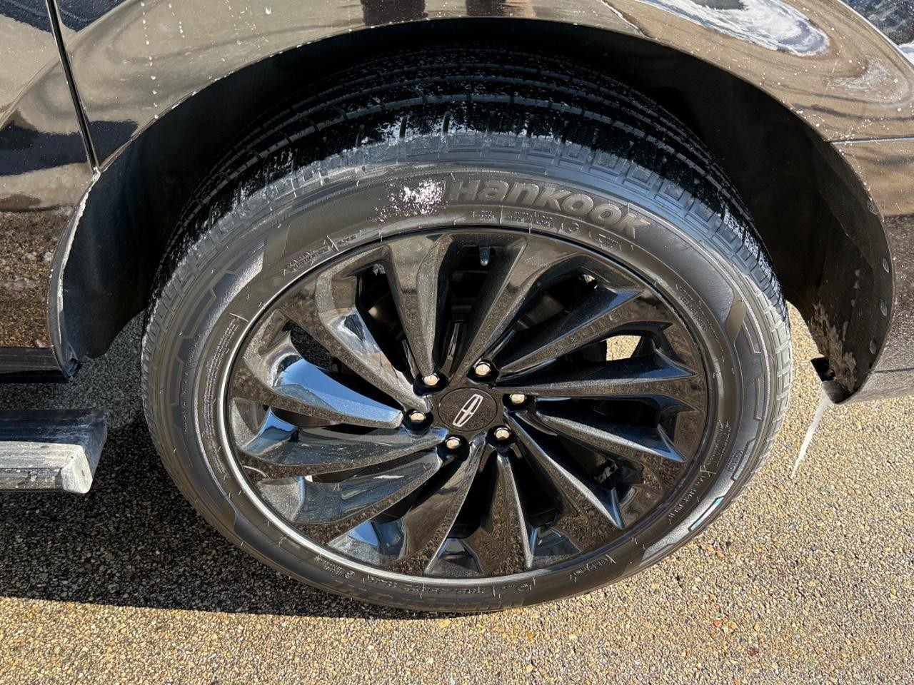 Lincoln Navigator L Vehicle Image 06