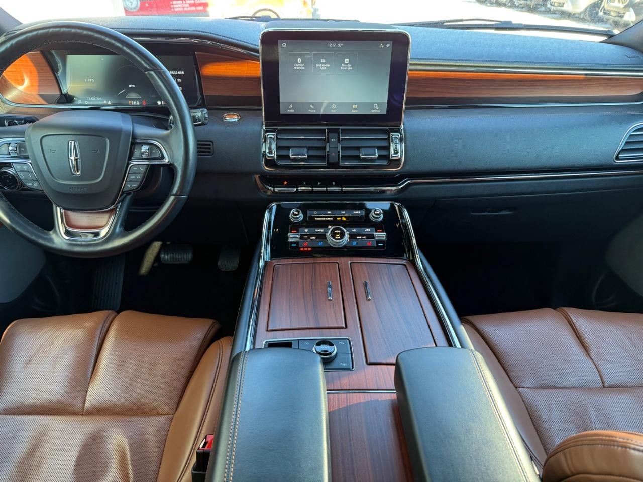 Lincoln Navigator L Vehicle Image 10