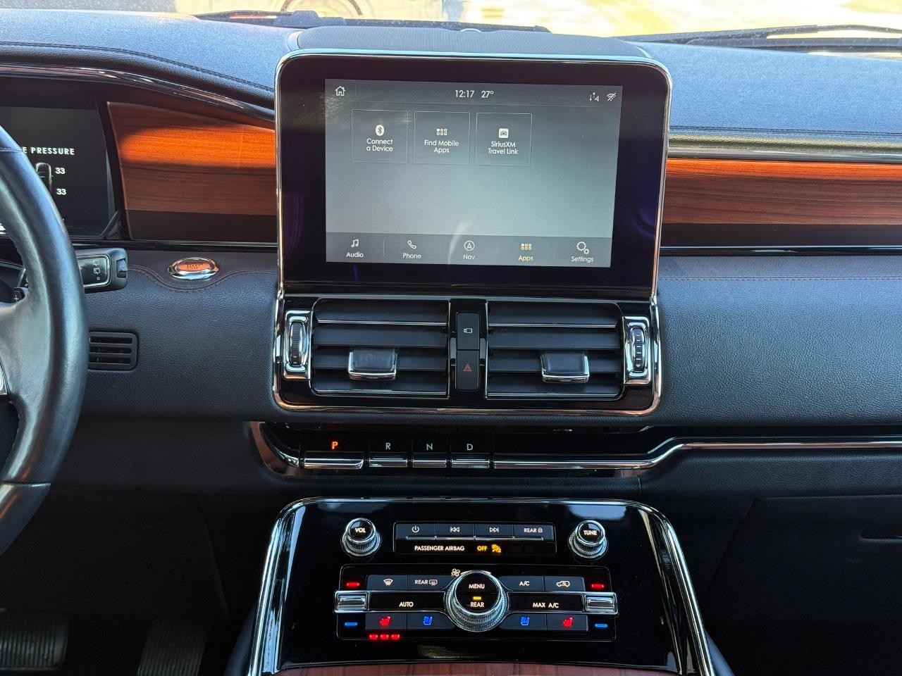 Lincoln Navigator L Vehicle Image 11