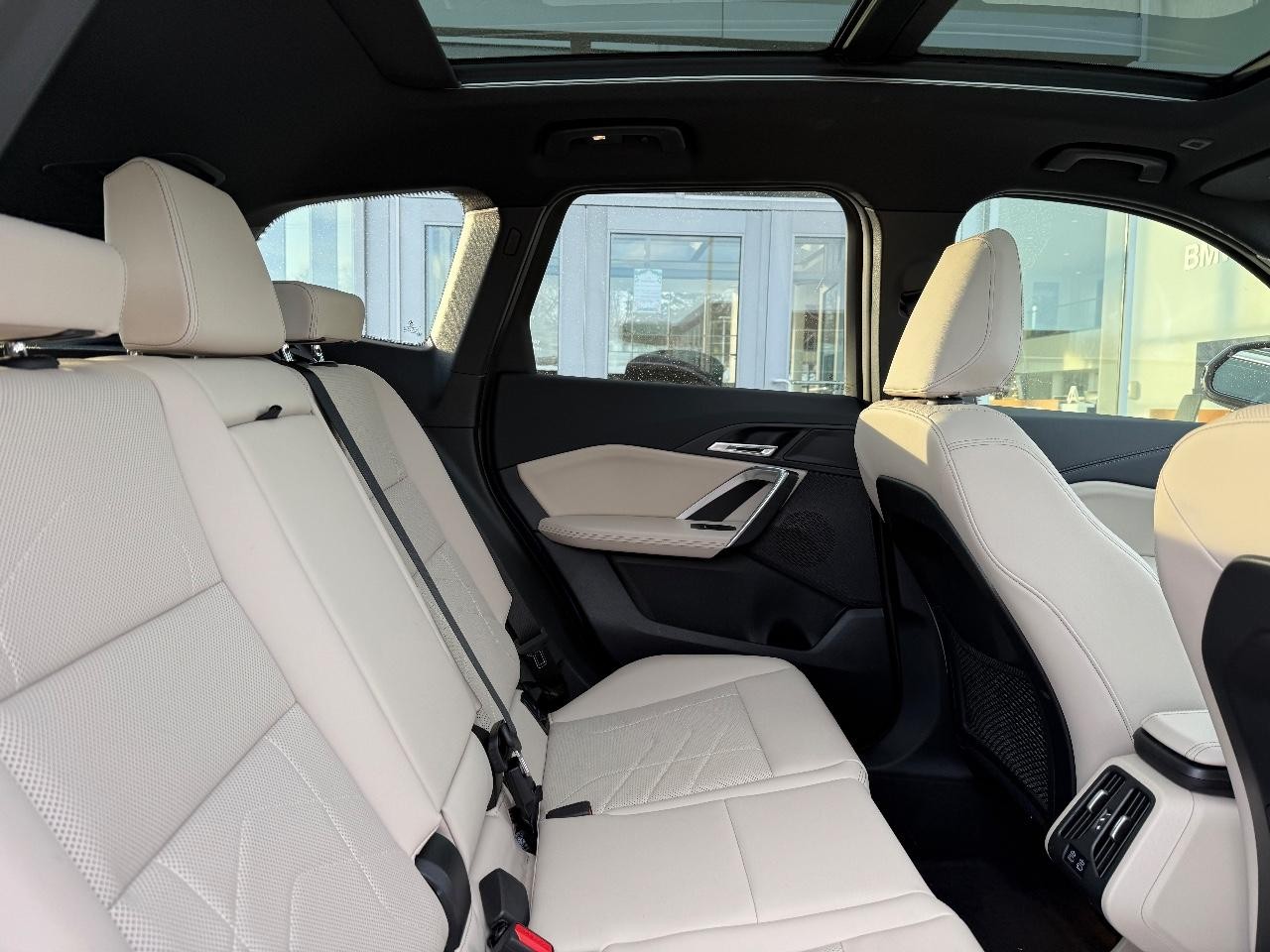 BMW X1 Vehicle Image 09