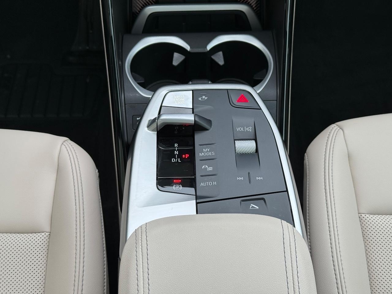 BMW X1 Vehicle Image 12