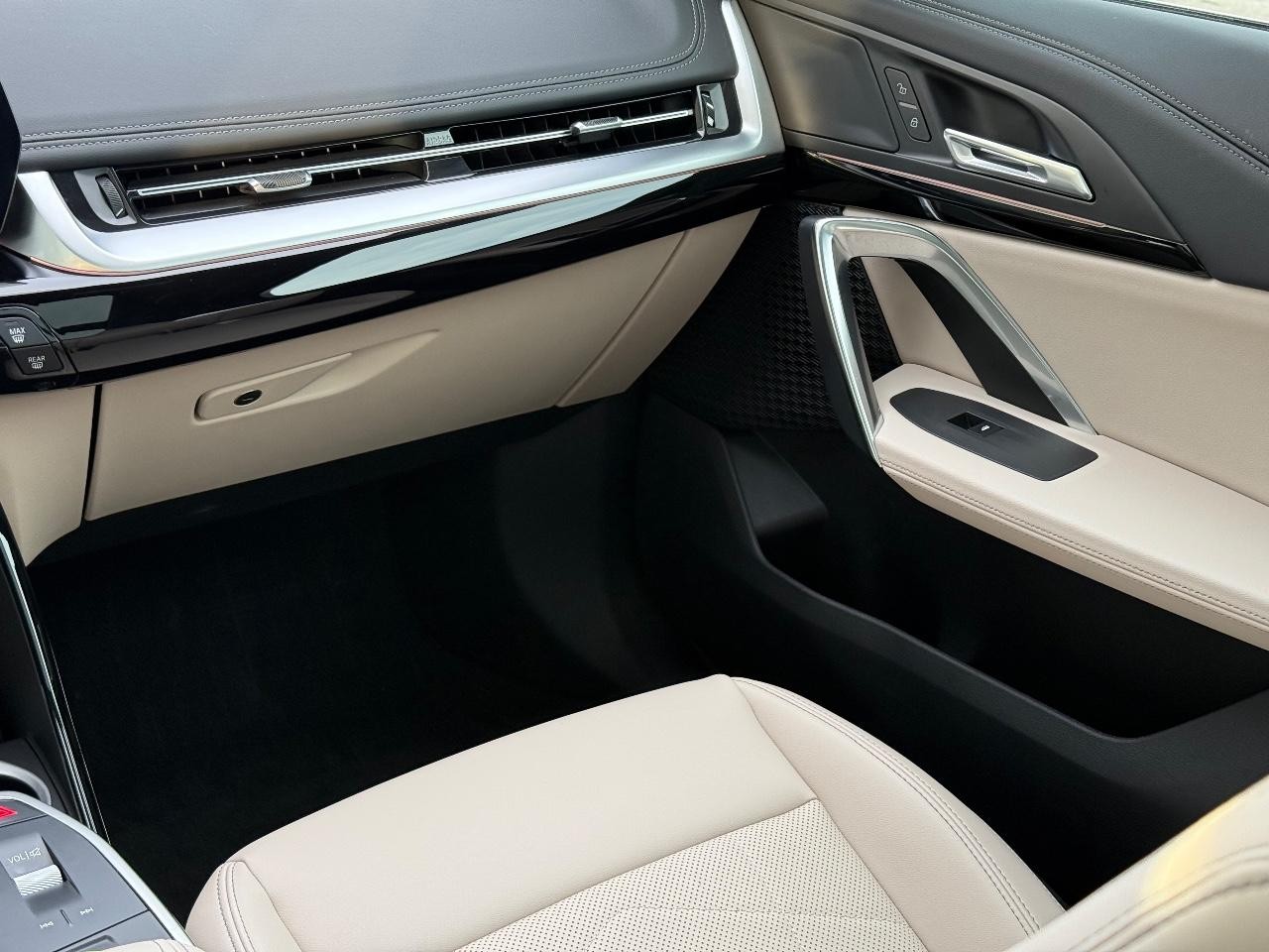 BMW X1 Vehicle Image 14