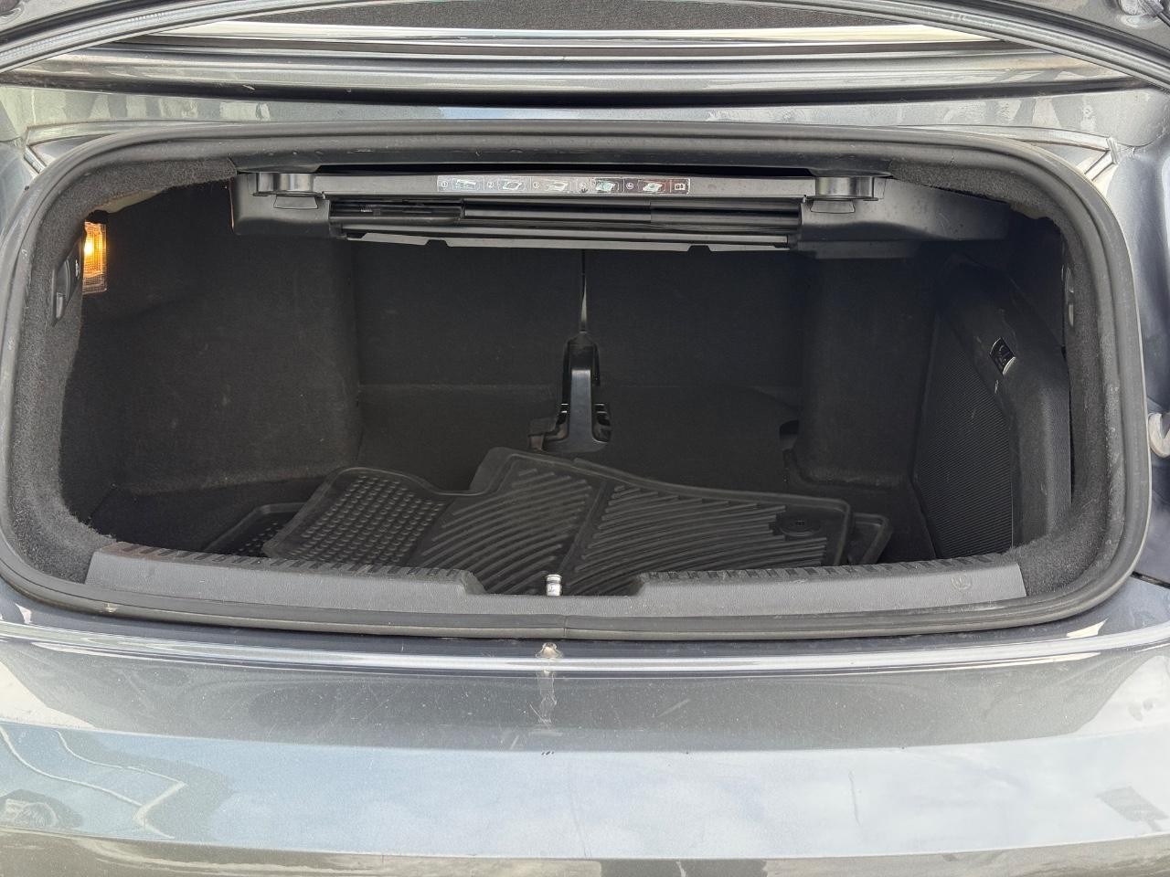 Volkswagen Beetle Convertible Vehicle Image 06