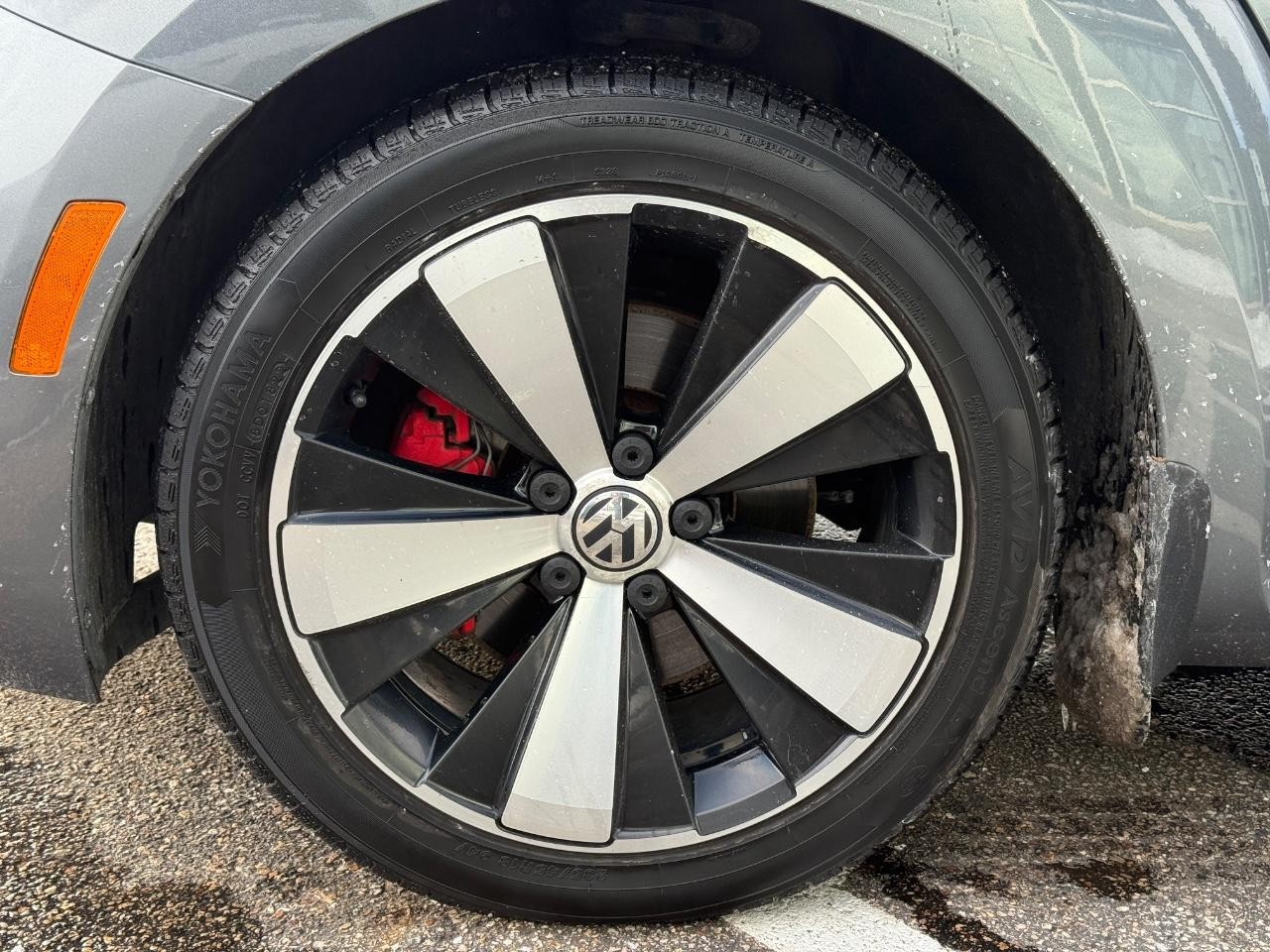 Volkswagen Beetle Convertible Vehicle Image 07