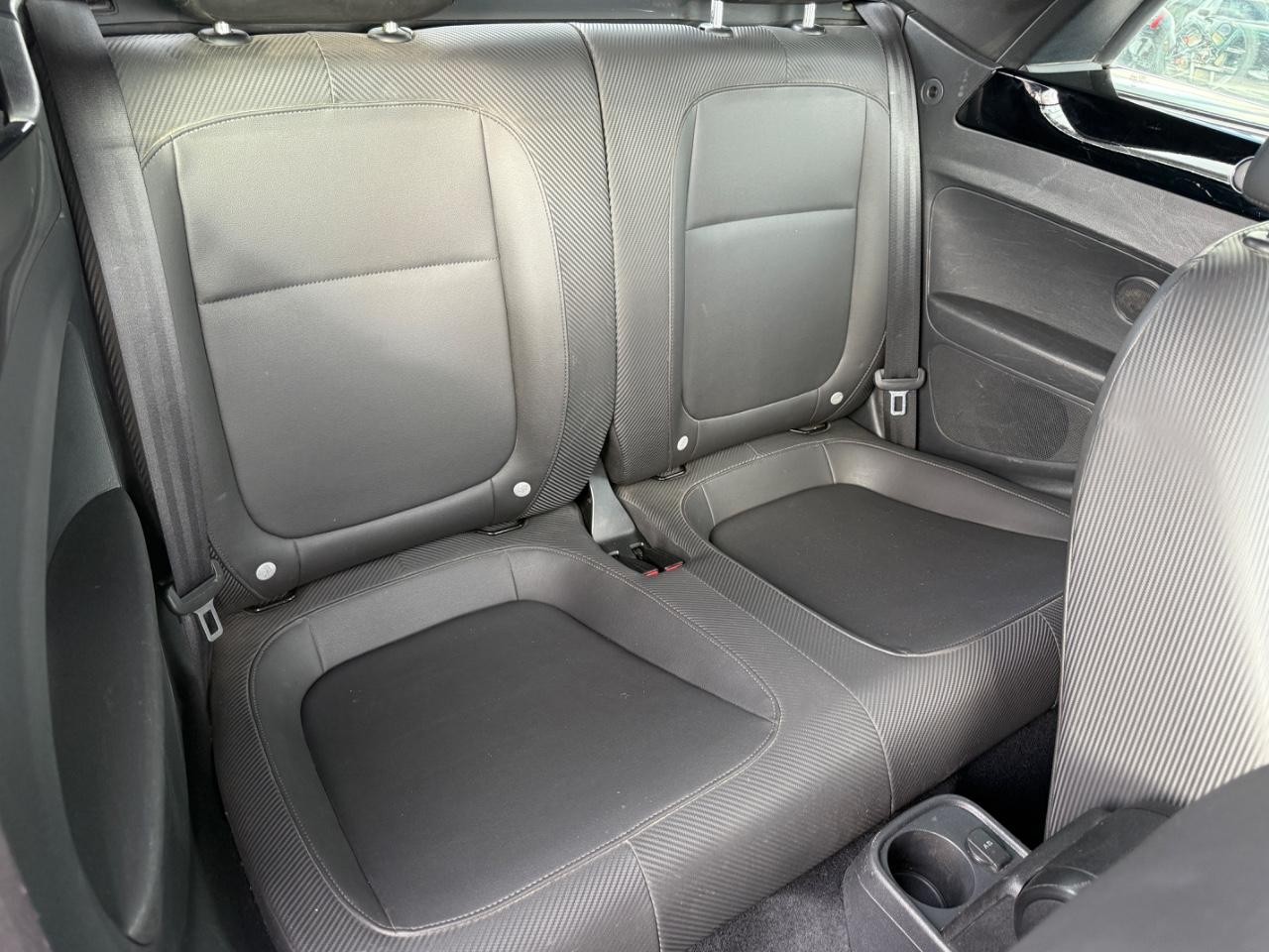 Volkswagen Beetle Convertible Vehicle Image 10