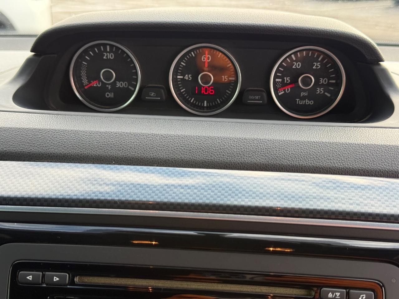 Volkswagen Beetle Convertible Vehicle Image 15