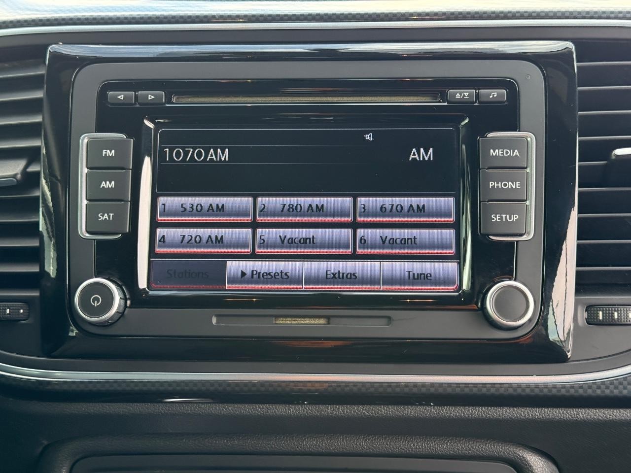 Volkswagen Beetle Convertible Vehicle Image 16