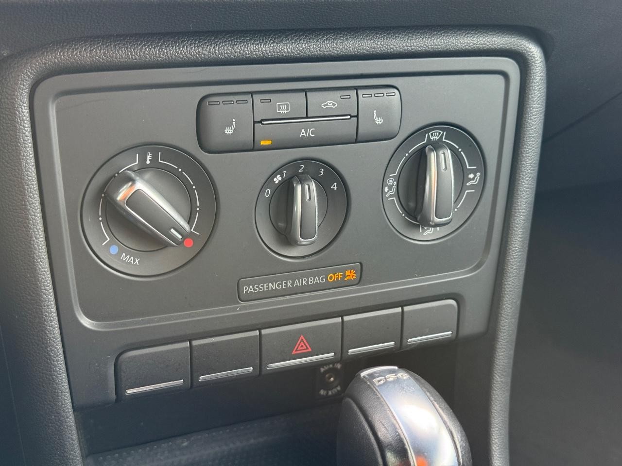 Volkswagen Beetle Convertible Vehicle Image 17