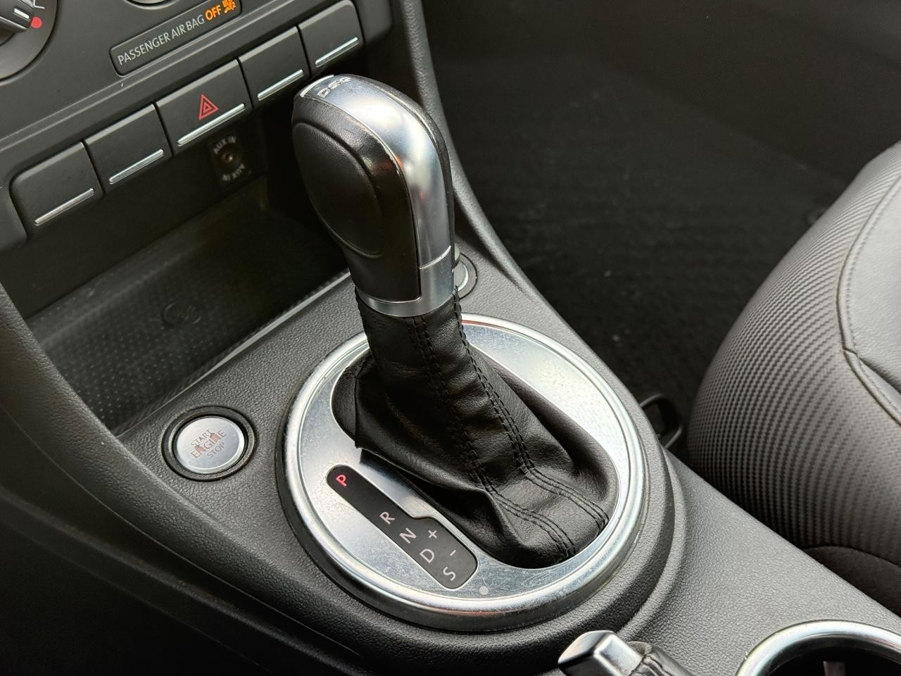 Volkswagen Beetle Convertible Vehicle Image 18