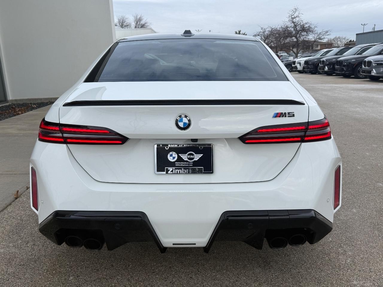 BMW M5 Vehicle Image 04