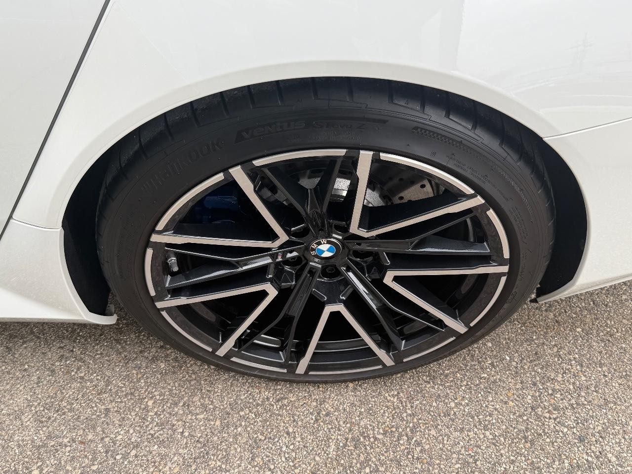 BMW M5 Vehicle Image 07