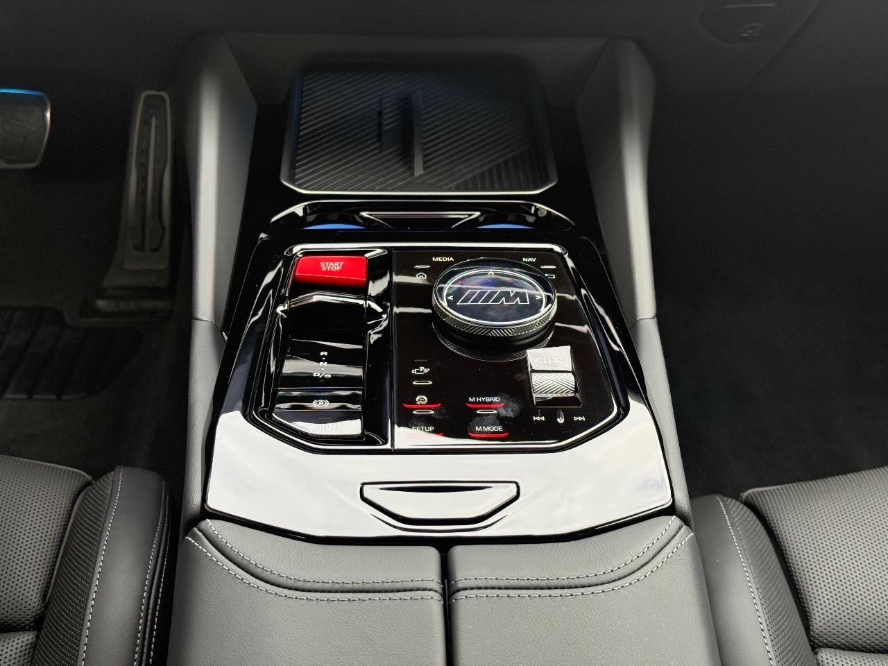 BMW M5 Vehicle Image 13